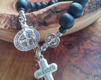 Pulsera de hombre. Joyería Católica. Abalorios de Oración. Protección. Pulsera Católica. Pulsera de madera negra. Rosario de la Madera Católica de San Benito.