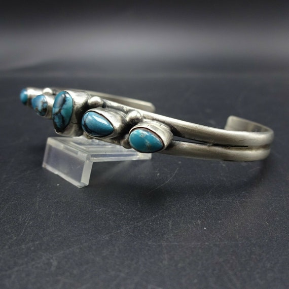 Riveting Vintage Native American Navajo Morenci Turquoise Cluster Sterling Silver Bracelet Riveting Vintage Native American Navajo Morenci Turquoise Cluster Sterling Silver Bracelet