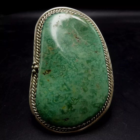 Striking Vintage Native American Navajo Green Turquoise Sterling Silver Ring Striking Vintage Native American Navajo Green Turquoise Sterling Silver Ring