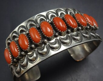 ジュリアン・ネズ ナバホ スターリングシルバーと 14 カラット