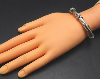 ヴィンテージ！Silver Wavy Cuff ブレスレット ヴィンテージ！Silver Wavy Cuff ブレスレット - メルカリ