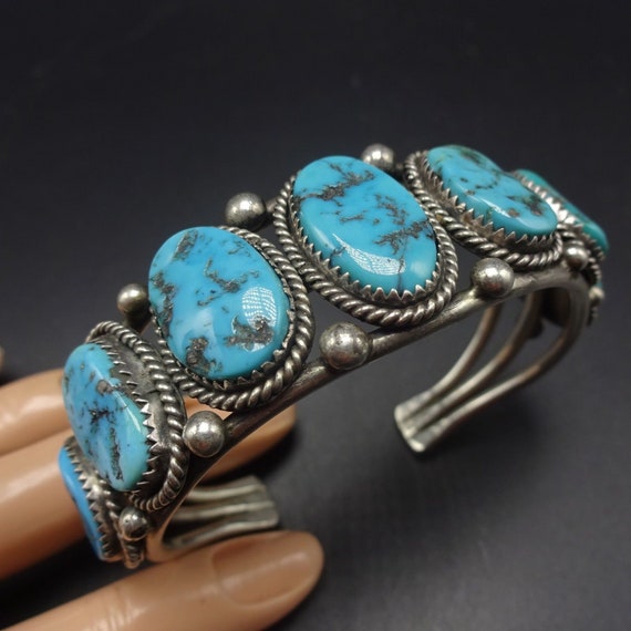 Majestic Vintage Native American Navajo Old Kingman Turquoise Sterling Silver Bracelet Majestic Vintage Native American Navajo Old Kingman Turquoise Sterling Silver Bracelet