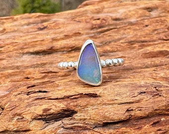Zweifarbiger Kristall-Opal-Ring - Größe 7