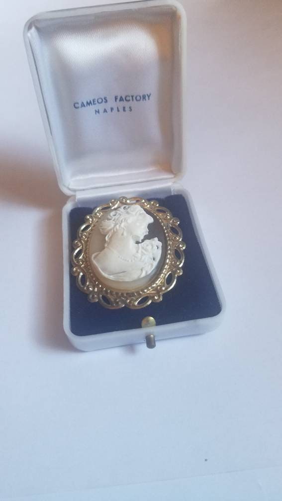 Vintage 'Cameos Factory Naples' Gift Boxed Brooch. Brown, Tan Cabachon