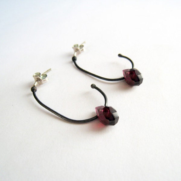 Red - Burgundy Garnet Dangle Dangle Post Earrings - Sterling Silver Handmade Earrings with Gemstone Drops. Black Oxidized. Minimal Design.