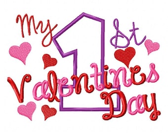 Op de afbeelding: Borduurontwerp "Mijn 1e Valentijnsdag" met een paars cijfer één, rode en roze harten en de tekst "Mijn 1e Valentijnsdag" in rood en roze.