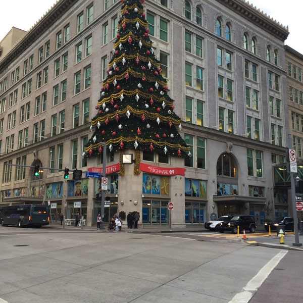 Downtown Pittsburgh Famous Tree/Current Photo of Old Hornes Department Store Tree/Stanwix Street Corner/Downtown at Pittsburgh at Christmas