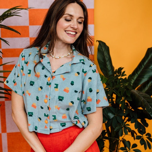 Cropped Bowling Shirt in Aqua Shapes