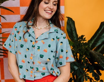 Cropped Bowling Shirt in Aqua Shapes