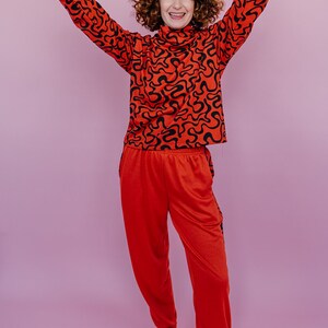 Funnel Neck Pullover in Orange Squiggle Print image 4