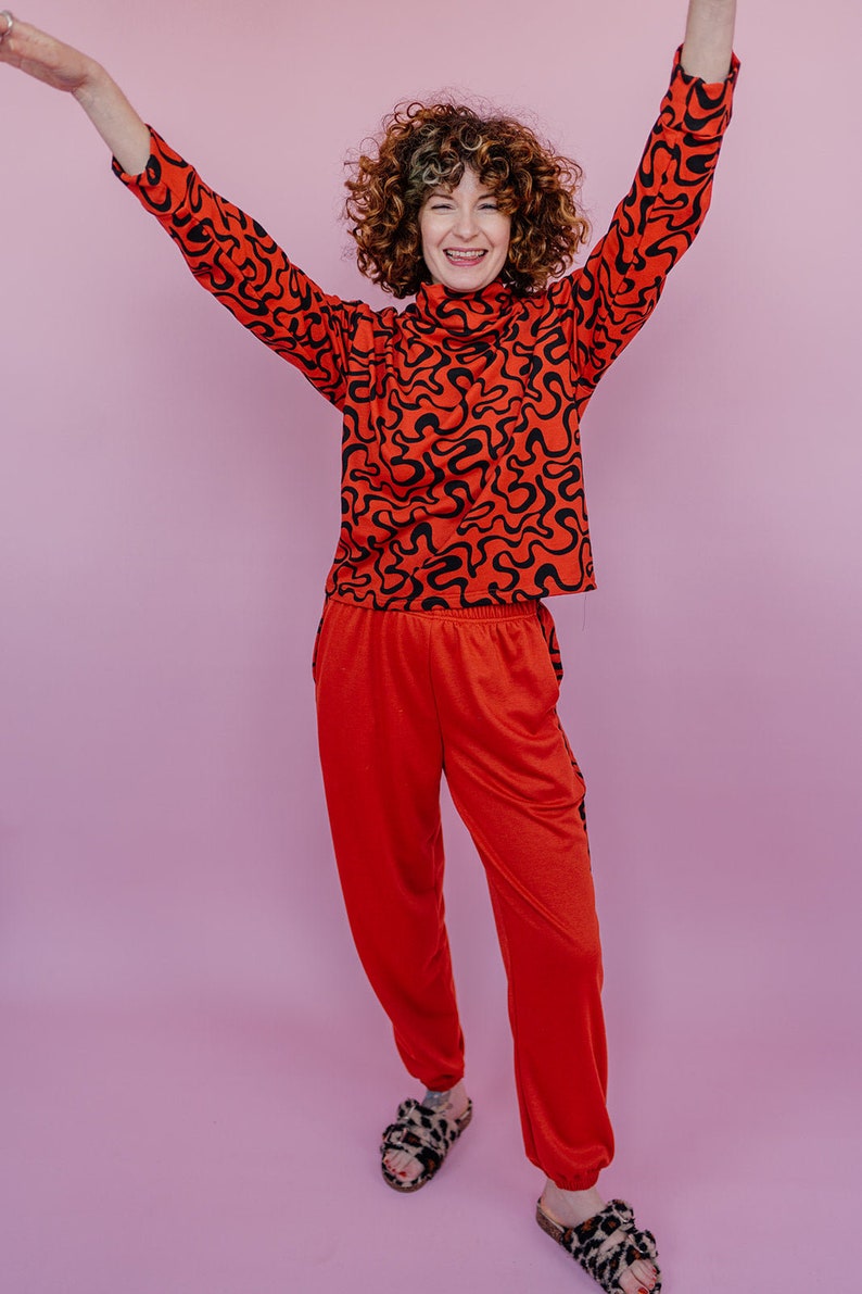 Funnel Neck Pullover in Orange Squiggle Print image 4