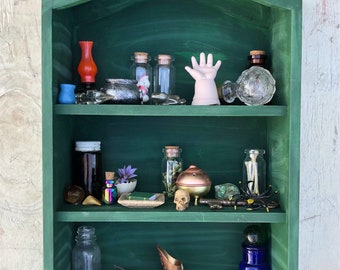 Arte de caja de sombras de ensamblaje del armario del buscador, reciclado y reutilizado