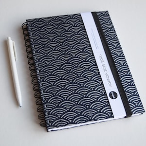 A5 Agenda 2025-2026 / Japanse stof "Seigaiha, blauw en zilver" / 15x21cm / Ideaal voor op kantoor