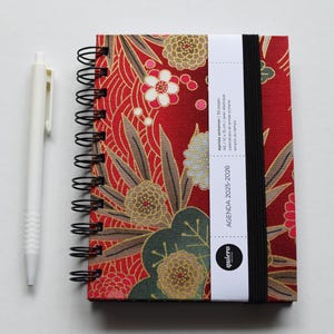 A6 Agenda 2025-2026 / Japanse stof "Bloemen op Rood" / 10x15cm / voor de start van het schooljaar / Ideaal voor in je handtas