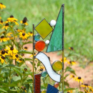 Arte de jardín con vitrales, esculturas de jardín, decoración de jardín, vitrales de jardín, "Confeti de colores"