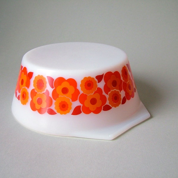 Vintage French Pyrex bowl Arcopal France serving dish Mid Century Modern 60s 70s salad bowl white graphic 60s orange red tangerine flowers