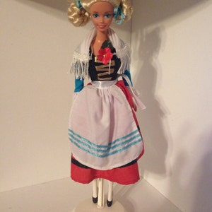 1994 German Barbie Dolls of the World