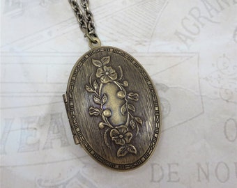 Victorian Locket Flower Locket Floral Oval Locket Photo Locket Jewelry Gift