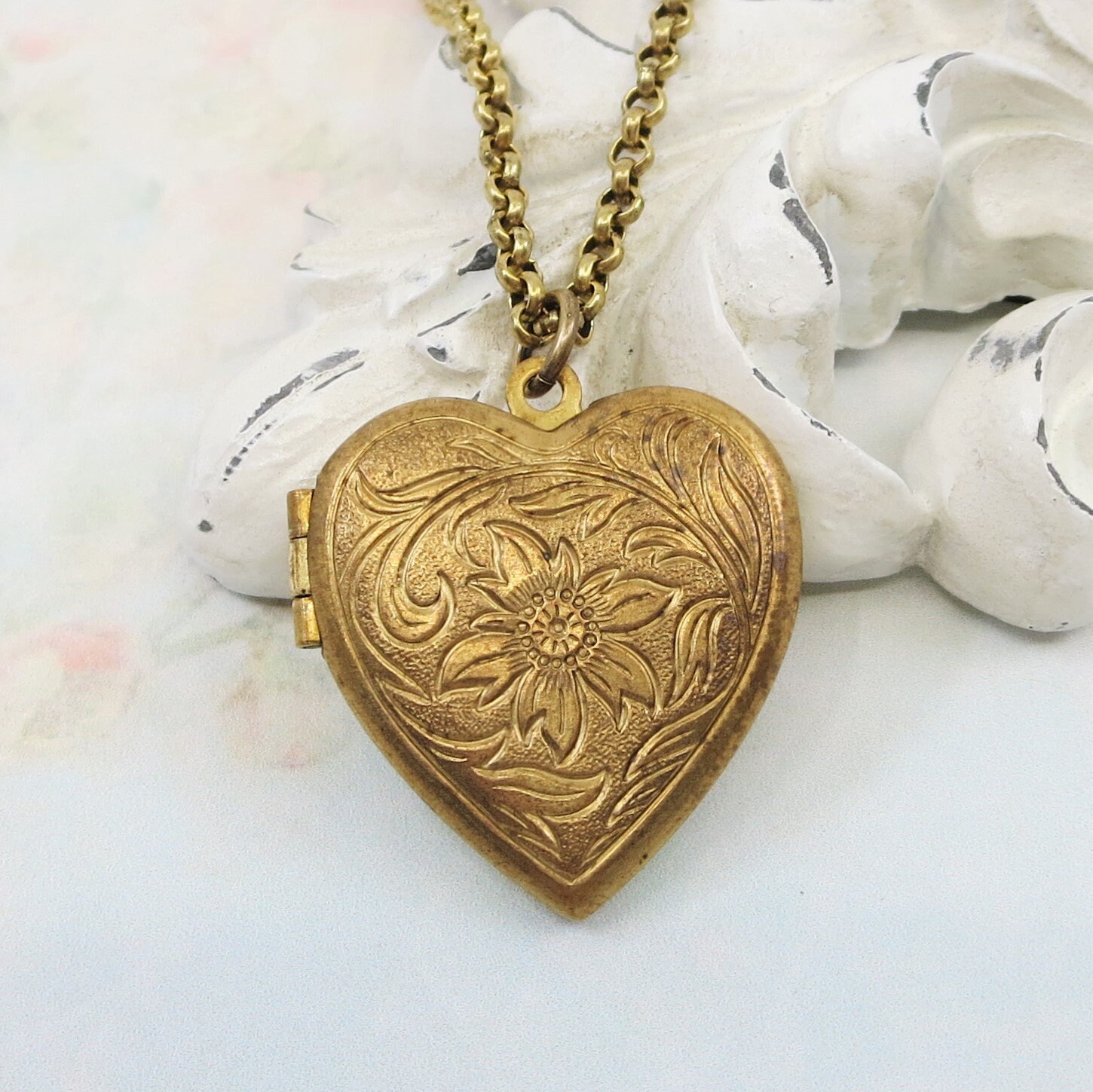 Gold Floral Vintage Heart Locket 