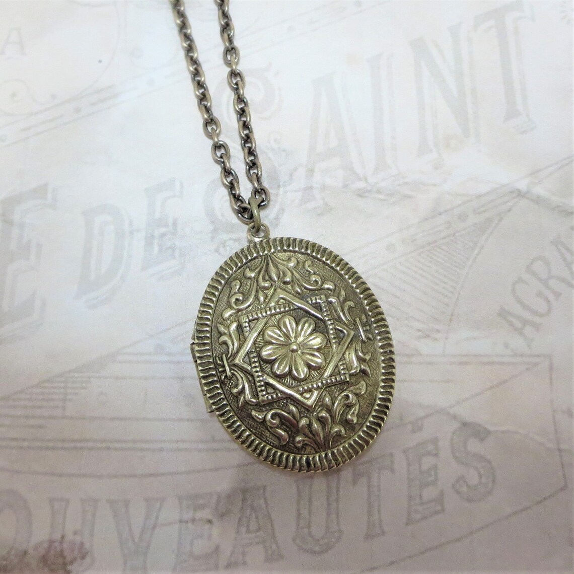 Vintage Locket Victorian Locket Oval Locket Flower Locket Etsy