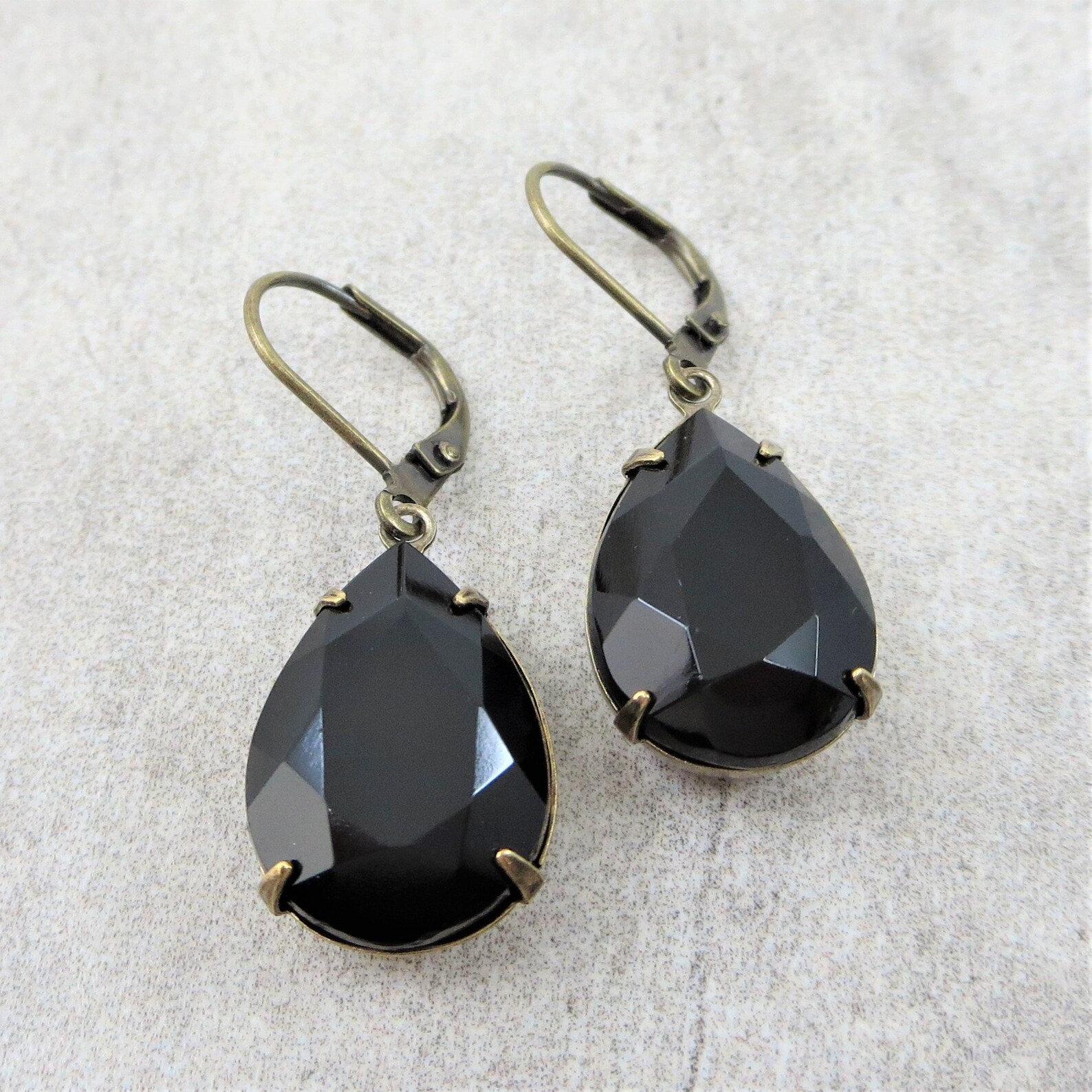 Retro Black Earrings main image 0