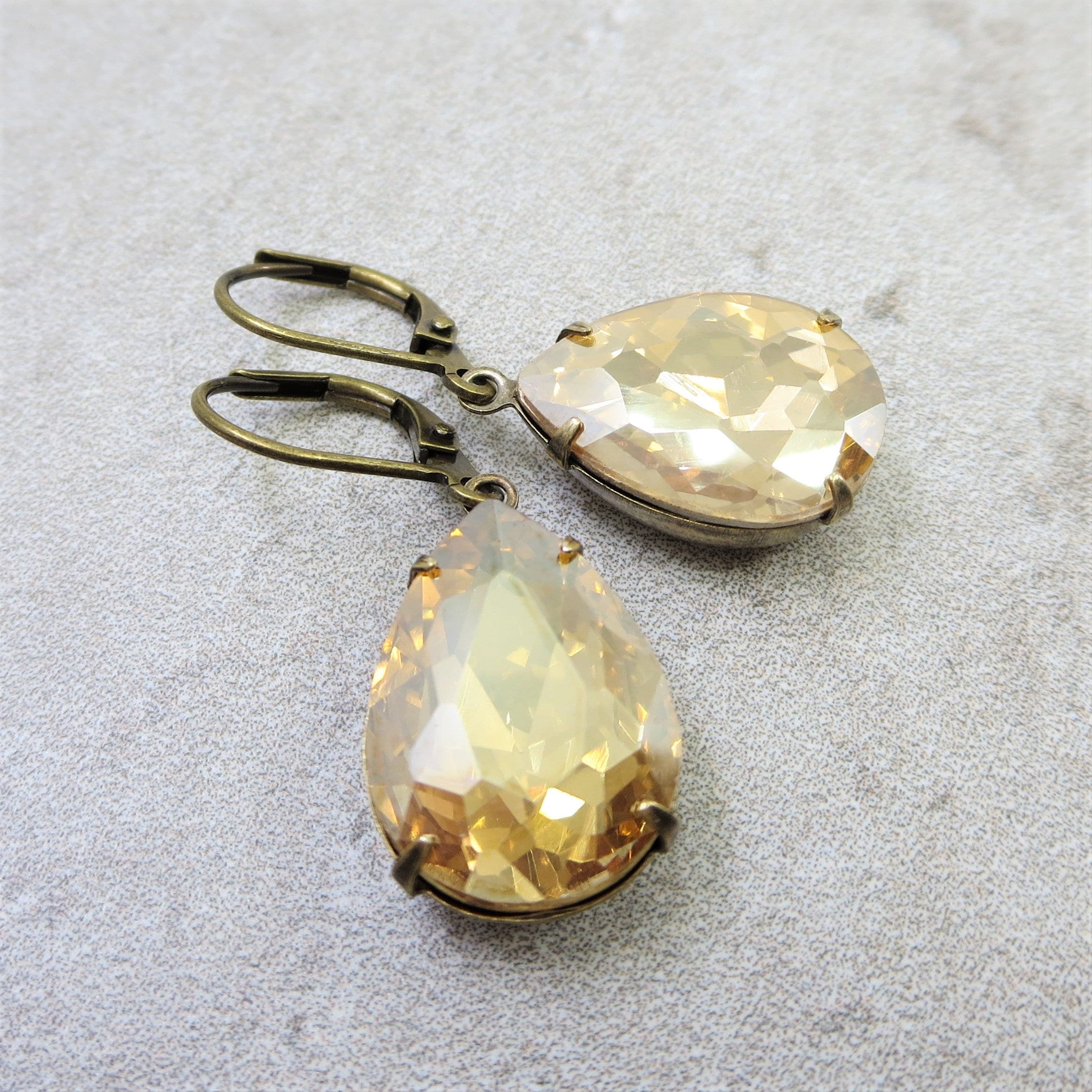 CHAMPAGNE TWO STONE EARRINGS
