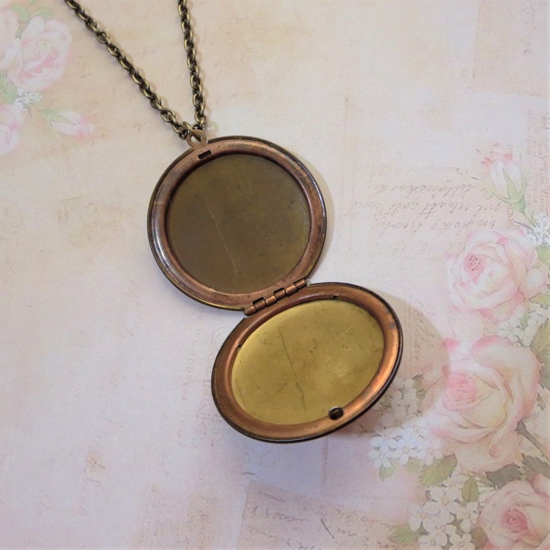 Vintage Locket Round Locket Photo Locket Jewelry Gift Etsy