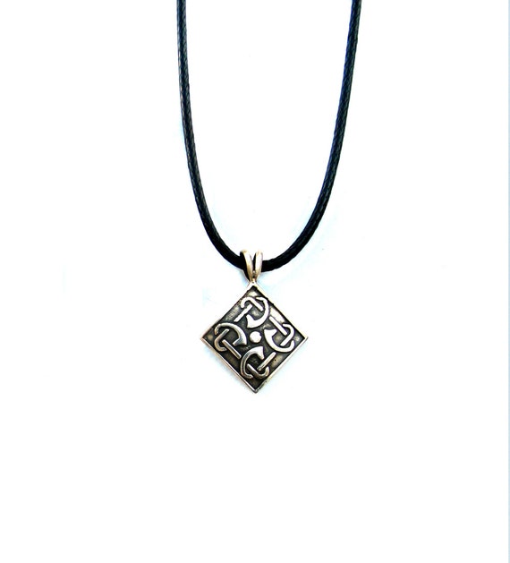 heart knot necklace