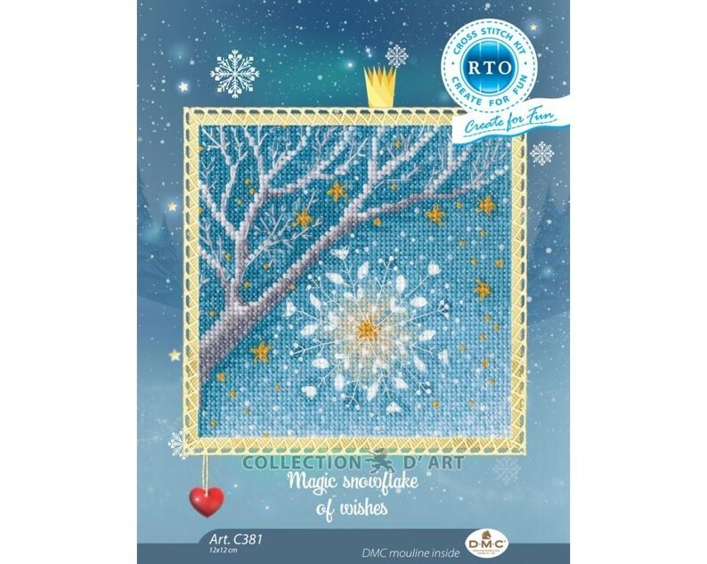 Pu&ograve; includere: Kit di punto croce con un fiocco di neve blu e bianco con un ramo di albero e stelle su uno sfondo blu. Il kit &egrave; intitolato "Fiocchi di neve magici dei desideri" e fa parte della serie "Collection d'Art". Il kit misura 12 cm per 12 cm.