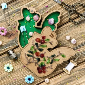 Rooster in berries Needlework Box by Wonderland Crafts Organizer with cover Beading embroidery kit