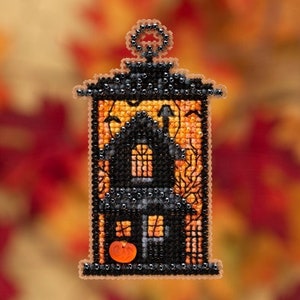 Moonstruck Manor by Mill Hill. Autumn Harvest Ornaments. Glass bead counted cross stitch kit (2019). Be ready for Halloween!