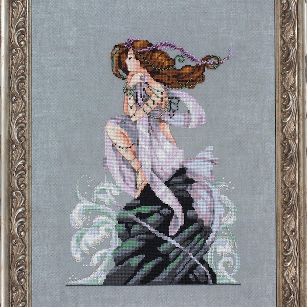 Andromeda de Mirabilia 2017, diseñadora Nora Corbett. Patrón de punto de cruz, paquete de adornos. Más información en OrAbeille.com