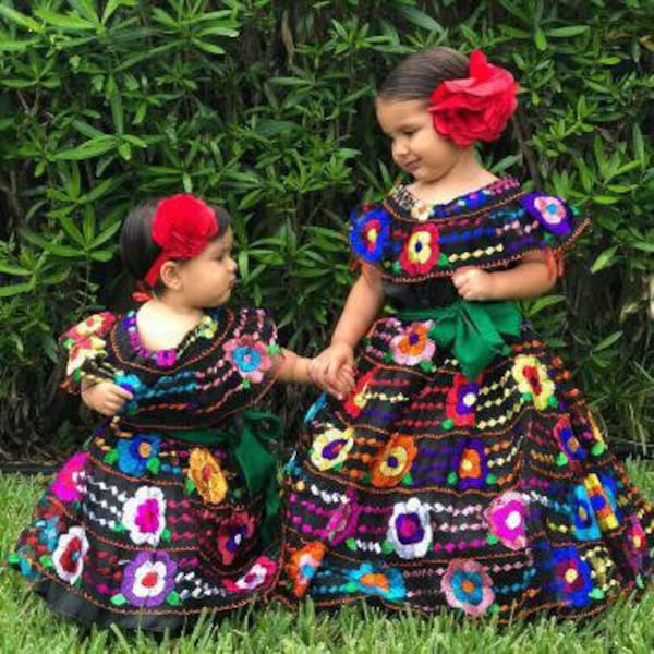 Vestido Chiapaneca Mexicano para Bebés y Niñas Hecho a Mano Bordado Negro con Bordado Floral Multicolor Vestido de Fiesta de Gala Vestidos Chiapas