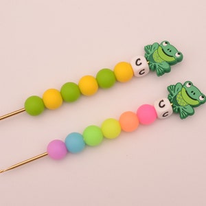 Frog Rainbow Neon Rainbow Glow in the Dark Crochet Hook / Crochet Hook / Silicone Bead Crochet Hook