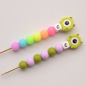 Green Monster Rainbow Neon Rainbow Glow in the Dark Crochet Hook / Crochet Hook / Silicone Bead Crochet Hook