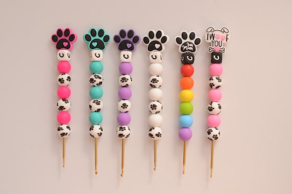 Paw Print Crochet Hook / Neon Rainbow Glow in the Dark Crochet Hook / Crochet  Hook / Silicone Bead Crochet Hook 