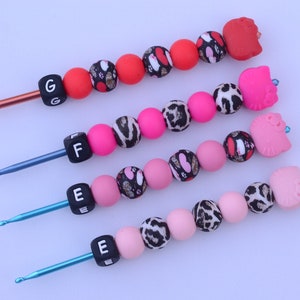 Kitty Cat Head Bead Paws & Hearts Crochet Hook / Crochet Hook / Silicone Bead Crochet Hook