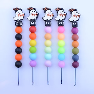 Festive Ghost Crochet Hook / Halloween Crochet Hook / Neon Rainbow Crochet Hook / Crochet Hook / Silicone Bead Crochet Hook