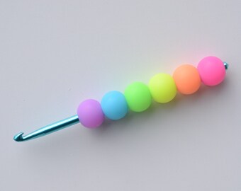 Large Beads Large Hook Neon Rainbow Crochet Hook / Crochet Hook / Silicone Bead Crochet Hook