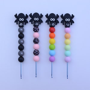 Spider Spiderweb Crochet Hook / Halloween Crochet Hook / Neon Rainbow Crochet Hook / Crochet Hook / Silicone Bead Crochet Hook