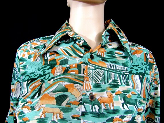 Vintage 70s Novelty Print Shirt Unisex Horse and V