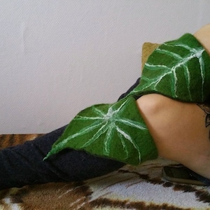 Woolen leg warmers, Green leaf leg warmers, Pixie fairy boot cuffs, woman leg warmers, Earth, organic style