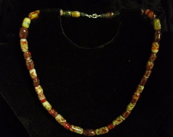 Collier de perles de verre à la main