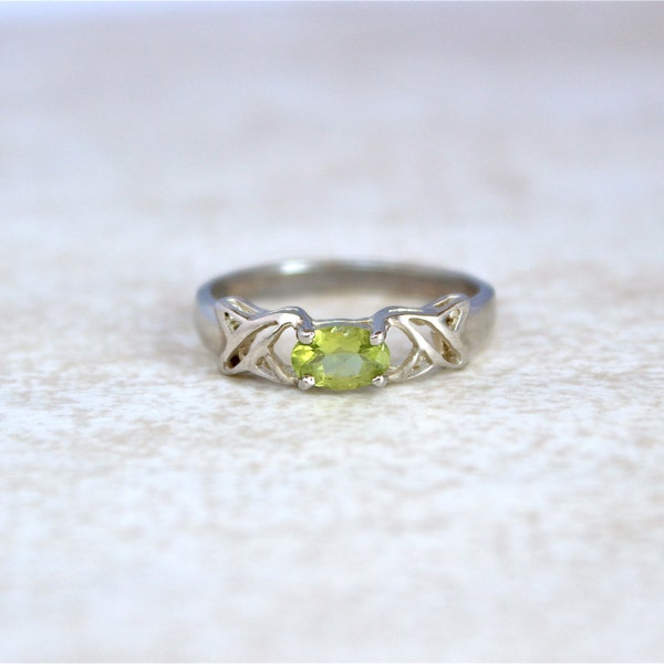 Peridot Ring.  Sterling silver ring with rose-cut peridot stone.  Birthstone Ring, August birthstone.  Celtic knot ring.