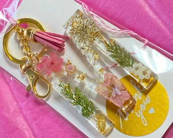 Resin Initial Keychain with Dried Flowers and Gold Leaf