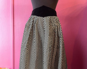 Vintage 1950s Skirt / 50s Vintage Black and White Checkered Taffeta Skirt with Black Velvet Waist / True 50s Pin Up Rockabilly Skirt