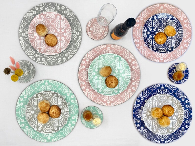 Melamine round placemat Jubilee crown orb pattern image 4