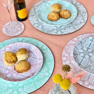 Melamine round placemat Jubilee crown orb pattern image 1