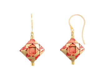 Mini boucles d'oreilles origami rose rose avec crochet, bijoux en papier japonais résistants à l'eau, boucles d'oreilles minimalistes élégantes, cadeau unique pour elle