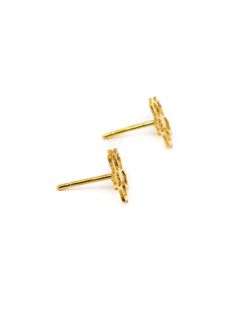 May include: A pair of gold-toned flower-shaped stud earrings.